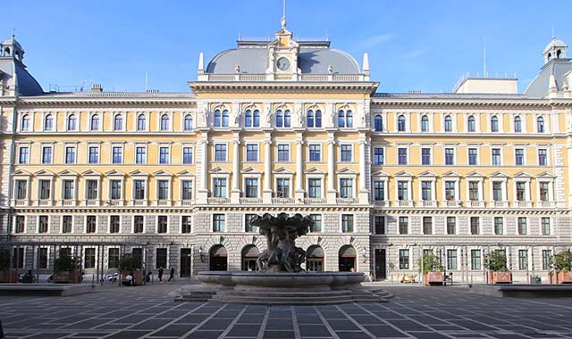 Nel cuore di Trieste il Palazzo delle Poste è un’icona del tempo