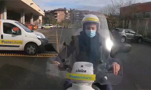 I reportage di David Parenzo: scopriamo i tricicli elettrici di Poste Italiane