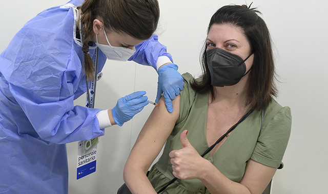 Vaccini, in Sardegna 55mila prenotazioni con Poste tra gli over 40