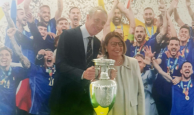 Emozioni, selfie e sorrisi: la prima giornata della Coppa Europa a Poste Italiane