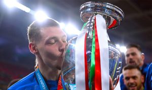 Arriva a Poste Italiane la Coppa dei campioni d’Europa: ecco la sua storia