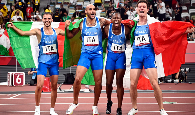 Olimpiadi, Italia d’oro nella 4X100: l’impresa di Patta, Jacobs, Desalu e Tortu