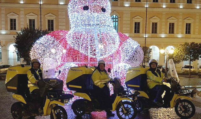 Dal Tonale a Trapani, scatti e auguri di Natale delle Persone di Poste Italiane