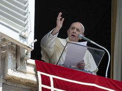 Il Natale del papa: sui poveri Francesco chiede d’invertire la rotta