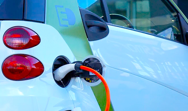 Auto elettrica: nel 2021 i punti di ricarica sono aumentati del 35%