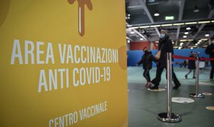 Vaccini, boom di somministrazioni: volano le prime dosi tra i bambini, crescono anche gli over 50