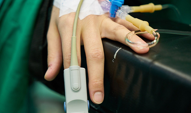 Un sensore sulla mano per comunicare dopo il coma