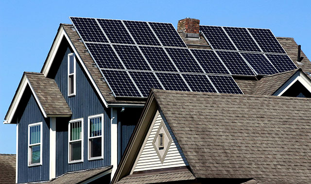 La Ue propone l’obbligo di pannelli solari per tutti gli edifici