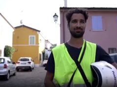 Oreste, il portalettere di Rimini nelle vie di Fellini