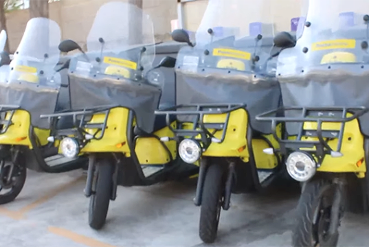 Il recapito green di Poste Italiane: come funzionano i nuovi tricicli elettrici