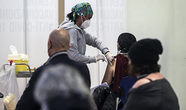 Vaccini: in Sicilia al via con Poste Italiane le prenotazioni per la dose aggiornata