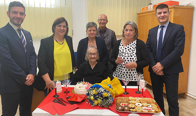 Sardegna: festeggia i 103 anni con Poste, per zia Battista è un legame di famiglia