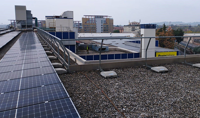 Poste Italiane: a Brescia attivato il terzo impianto fotovoltaico della Lombardia