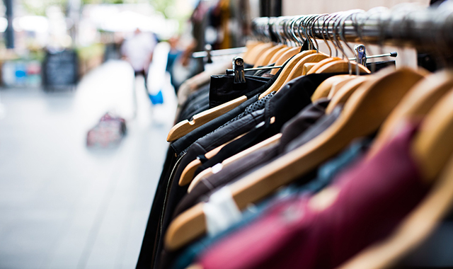 Moda: l’e-commerce cresce, ma il 70% dei ricavi arriva dai negozi fisici