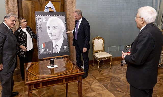 Mattarella e il francobollo commemorativo dedicato ad Antonio Segni