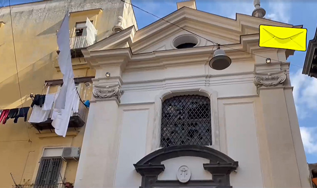 Nel cuore di Napoli si apre la “porta dei sogni”: da Poste un contributo per la riqualificazione di Forcella