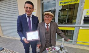 Basilicata: festa all’ufficio postale per il primo cliente ultracentenario di Agromonte
