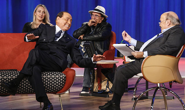 Berlusconi e la tv: i programmi e i personaggi che hanno cambiato il costume del Paese
