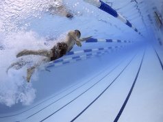 Nuotando con amore: Poste a sostegno dell’Associazione Italiana Sclerosi Multipla