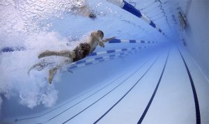 Nuotando con amore: Poste a sostegno dell’Associazione Italiana Sclerosi Multipla