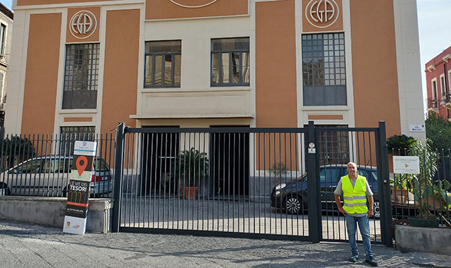 Catania: alla scoperta dell’ex Calzaturificio EGA con il portalettere Giovanni