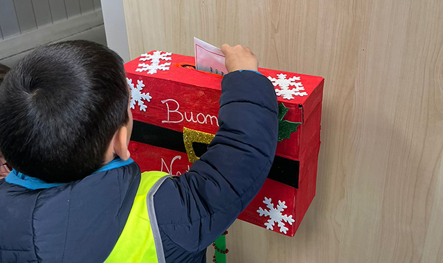 L’Aquila: all’ufficio postale l’iniziativa di Natale con i bambini delle elementari