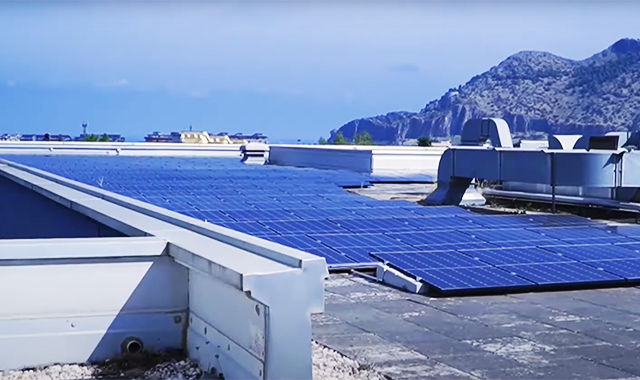 Realizzare 1.400 impianti fotovoltaici entro il 2026: l’obiettivo sostenibile di Poste