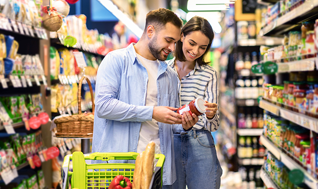 Le famiglie spendono 409 euro al mese al supermercato, vademecum contro gli sprechi