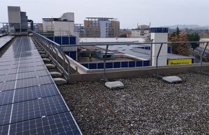 Sostenibilità, Poste a tutto campo dal fotovoltaico agli smart building