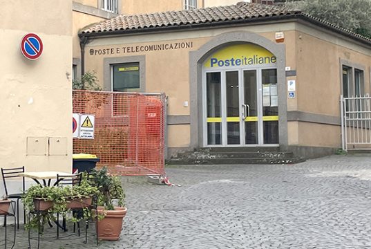 Postazioni di lavoro, open space e sale riunioni: Poste porta a Orvieto “Spazi per l’Italia”