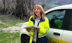 Abruzzo, Lia e le consegne tra le montagne: “Un lavoro che mi emoziona”