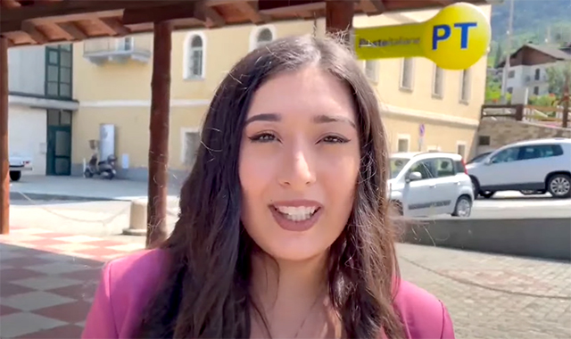 Il lavoro consulente mobile di Poste nei piccoli centri della Valle d'Aosta