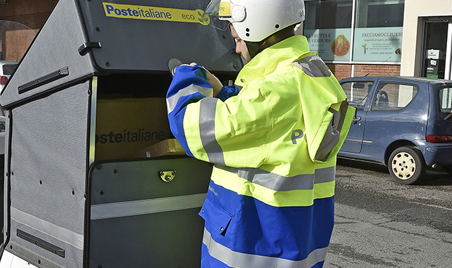 Poste Italiane: crescono i pacchi consegnati dai postini in Lombardia