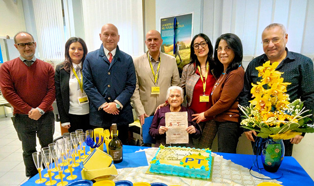 Corigliano Rossano, i 100 anni di nonna Serafina all’ufficio postale