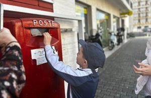 Una giornata all’ufficio postale, così i bambini si avvicinano alla filatelia